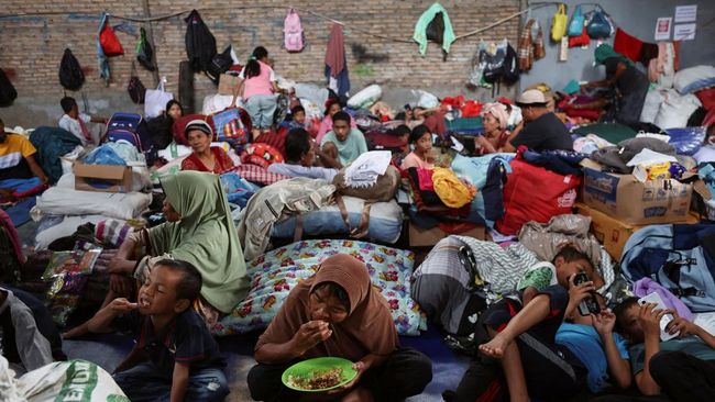 Penyintas mengumpulkan bantuan